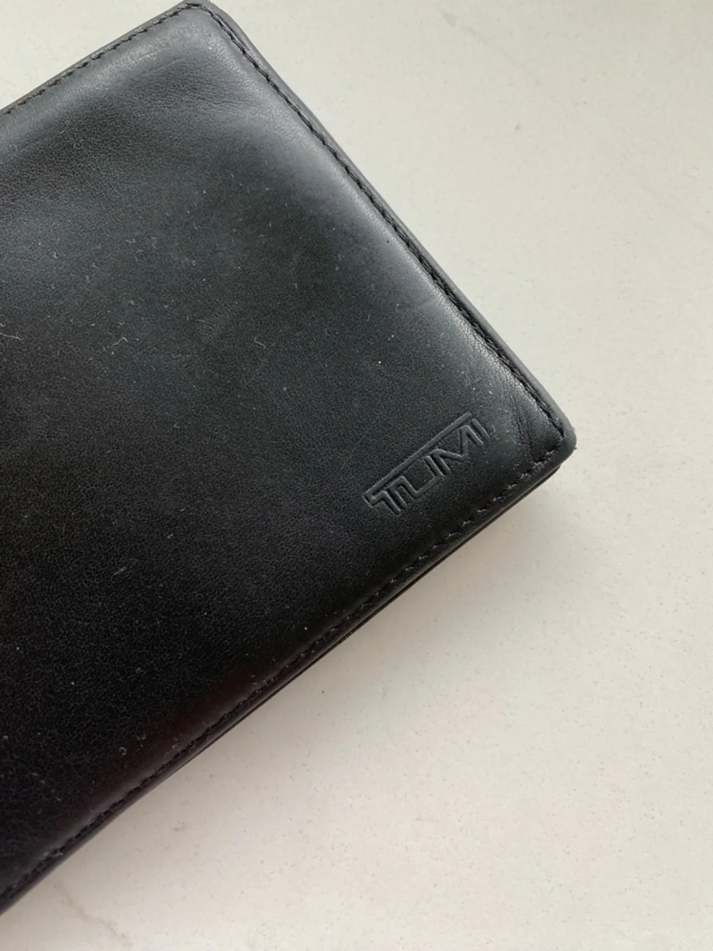 Tumi Black Leather Men's Bifold Card & Cash Wallet